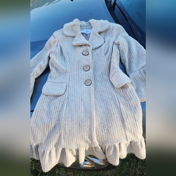 Adorable Frankly my dear jacket 🖤 - Picture 1 of 6